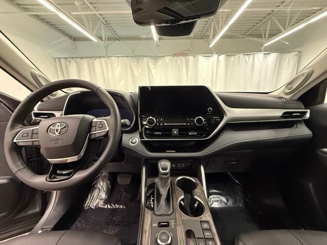 2025 Toyota Highlander Platinum