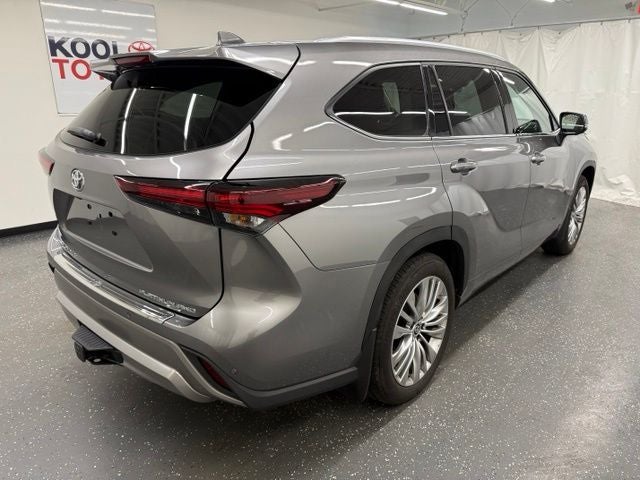 2025 Toyota Highlander Platinum