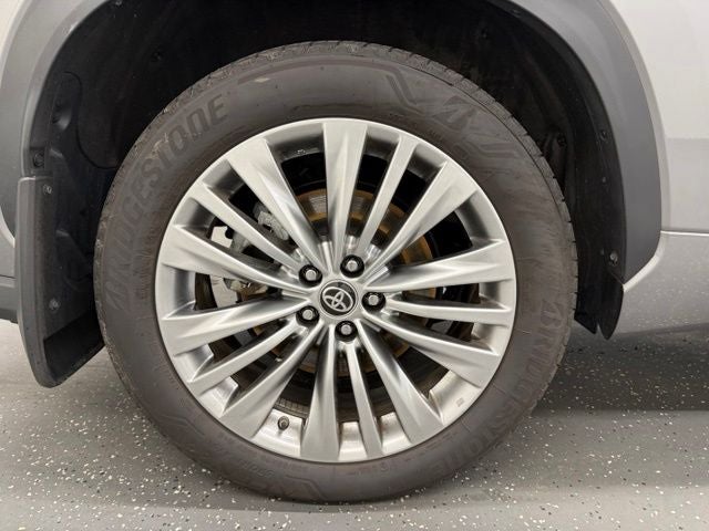 2025 Toyota Highlander Platinum
