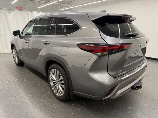 2025 Toyota Highlander Platinum