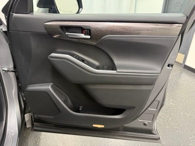 2025 Toyota Highlander Platinum