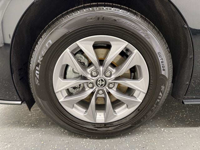 2025 Toyota Sienna LE 8 Passenger