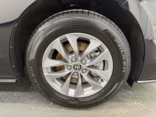 2025 Toyota Sienna LE 8 Passenger