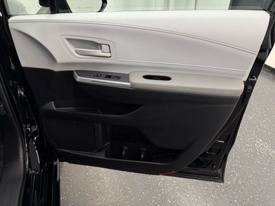 2025 Toyota Sienna LE 8 Passenger