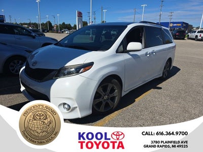2016 Toyota Sienna SE 8 Passenger