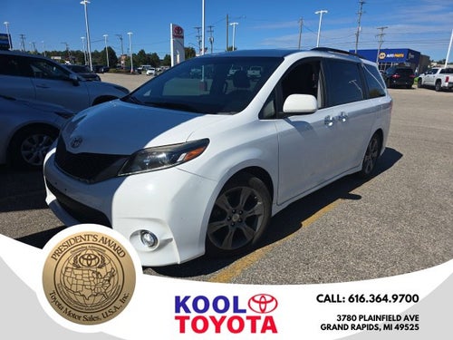2016 Toyota Sienna SE 8 Passenger