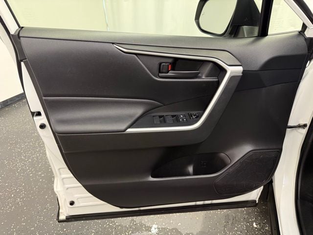 2020 Toyota RAV4 Hybrid LE
