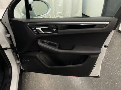 2022 Porsche Macan Base