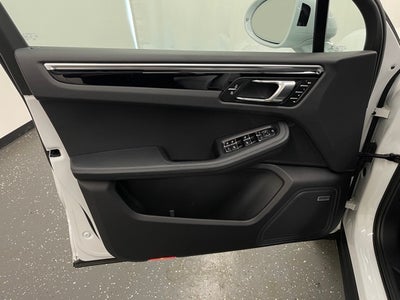 2022 Porsche Macan Base
